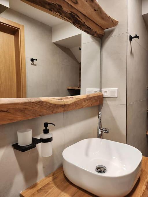Krasny Apartman Refrino Janské Lázně Exterior foto